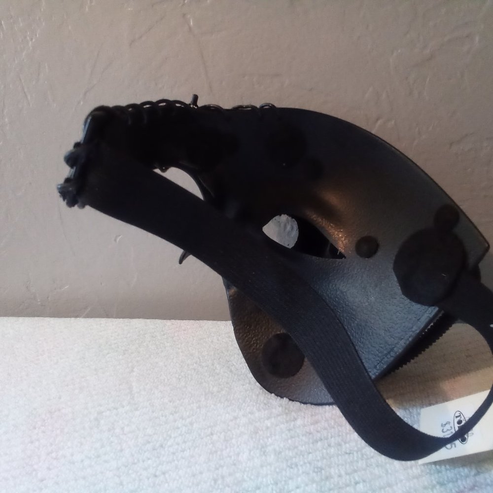 Mask - Picture 3 of 8